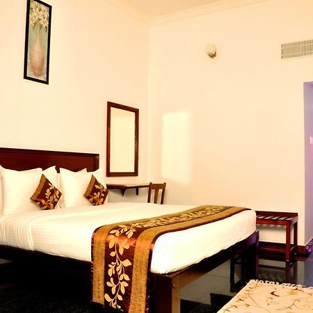 Hotel Bonsejour Pondicherry Exteriör bild