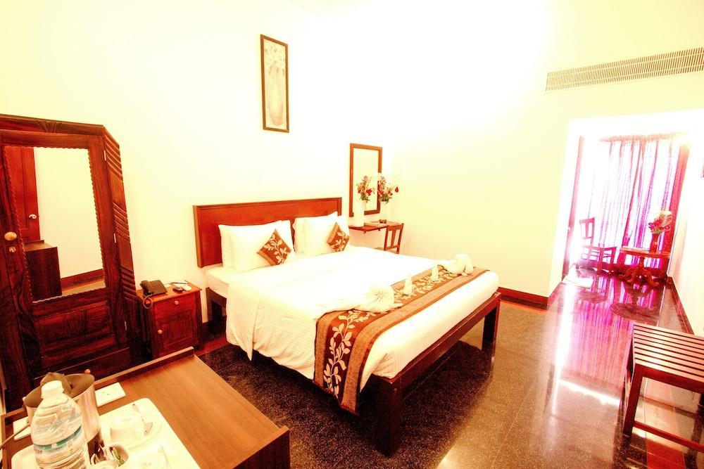Hotel Bonsejour Pondicherry Exteriör bild