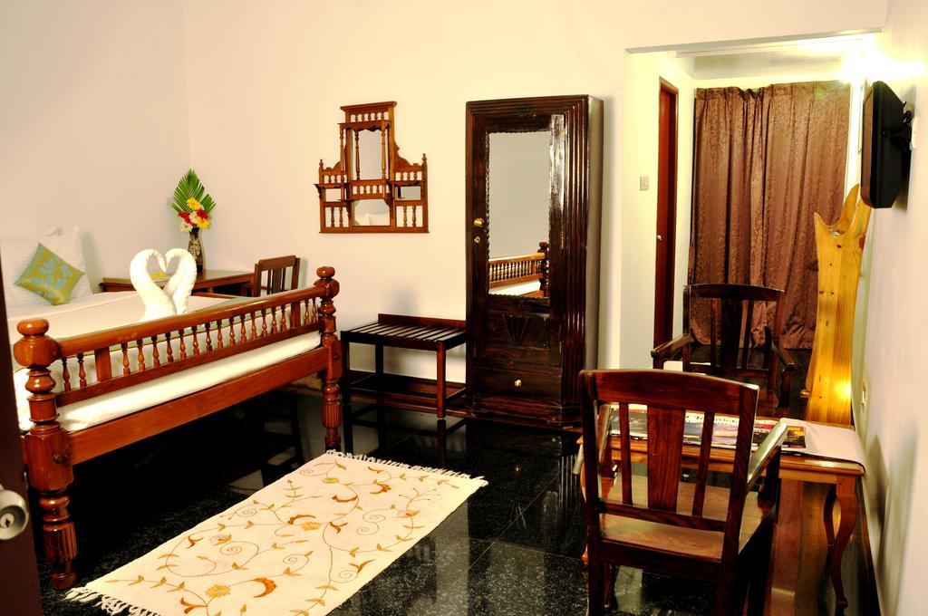 Hotel Bonsejour Pondicherry Exteriör bild