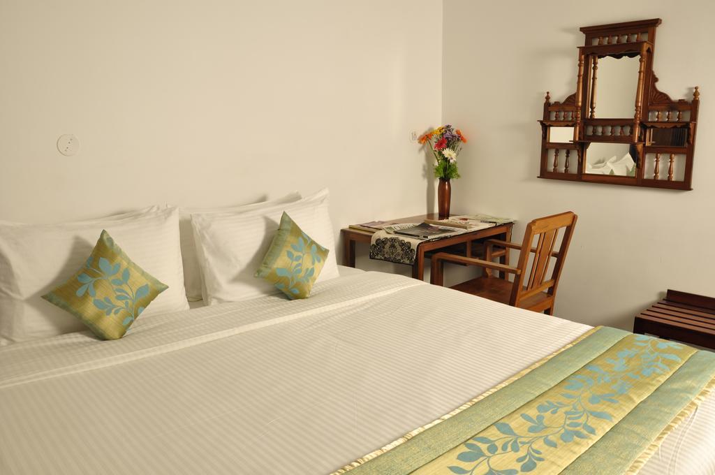 Hotel Bonsejour Pondicherry Exteriör bild