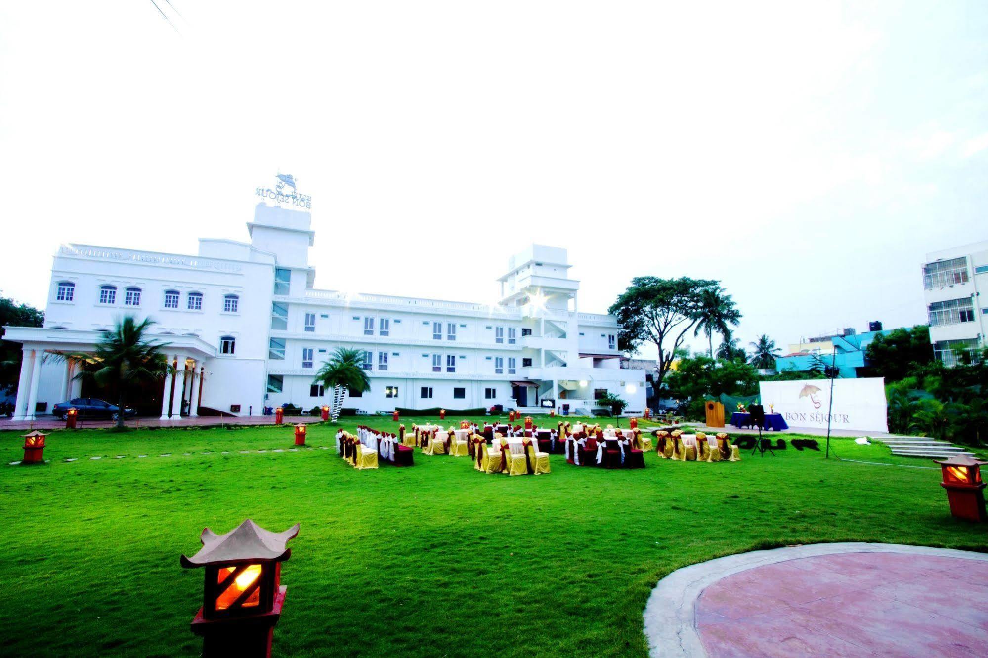 Hotel Bonsejour Pondicherry Exteriör bild